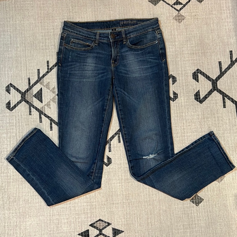 Medium Wash Gap Premium Straight Leg Jean Size - 2/26